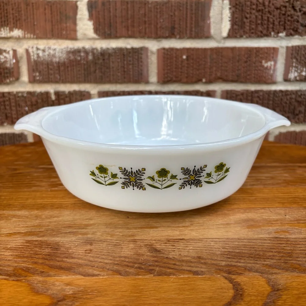 Anchor Hocking Fire King Meadow Green casserole dish 8.5 diameter Vintage